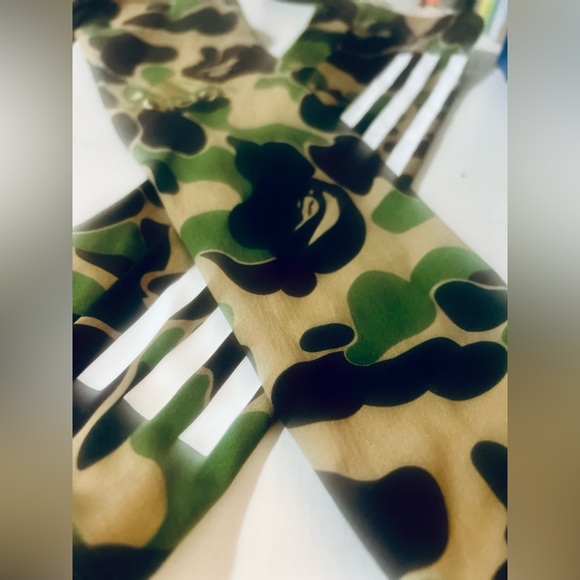 BAPE X ADIDAS’S AUTHENTIC ATHLETIC CAMO ARM SLEEVE PAIR - Picture 5 of 12